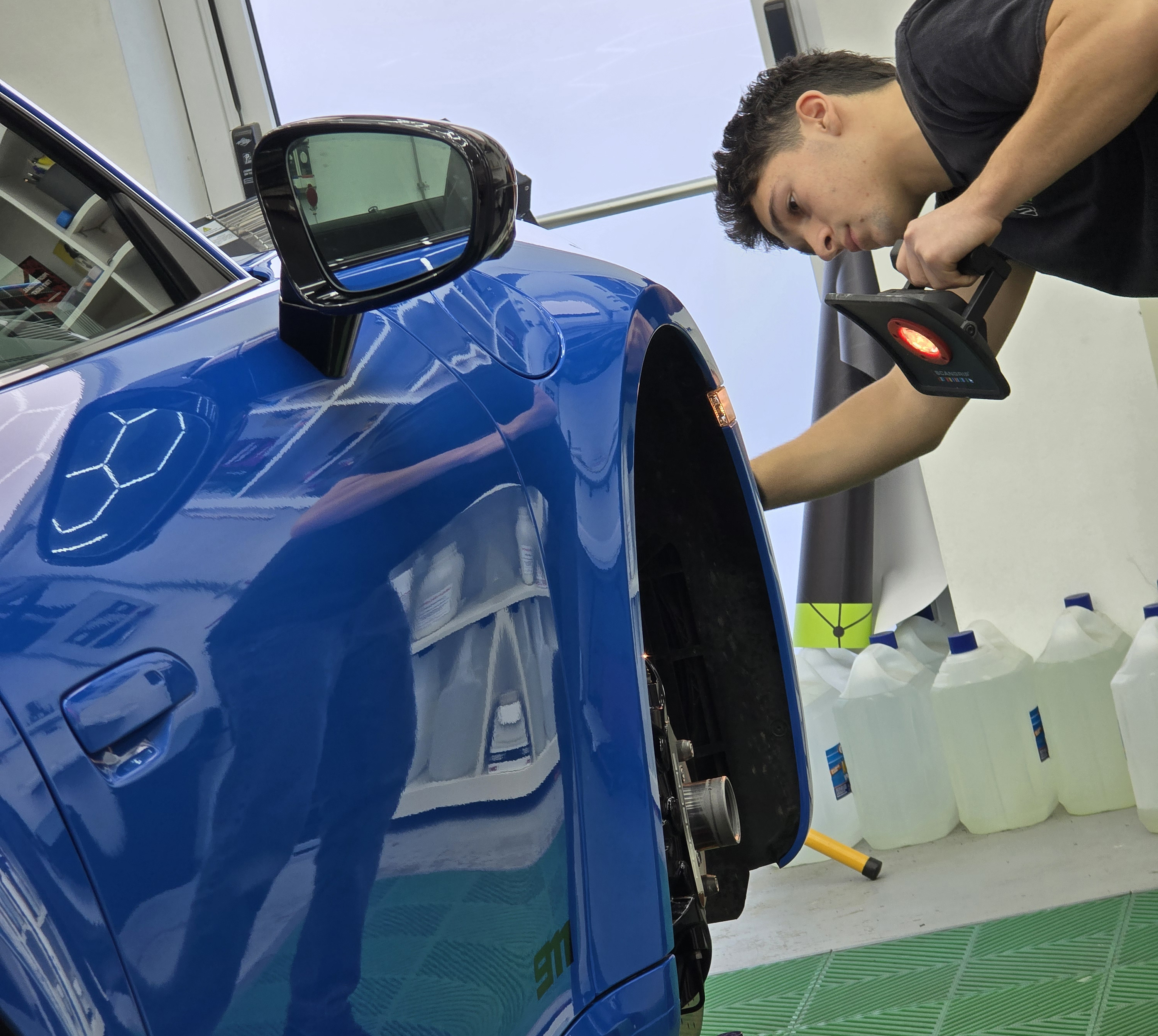 <b>Click to open image!</b> <b>Navigation tip:</b> Hover mouse on top of the right or left side of the image to see the next or previous image respectively.<br /><br />You are browsing images from the article:<br /><span class="sigProPopupCaption"></span>