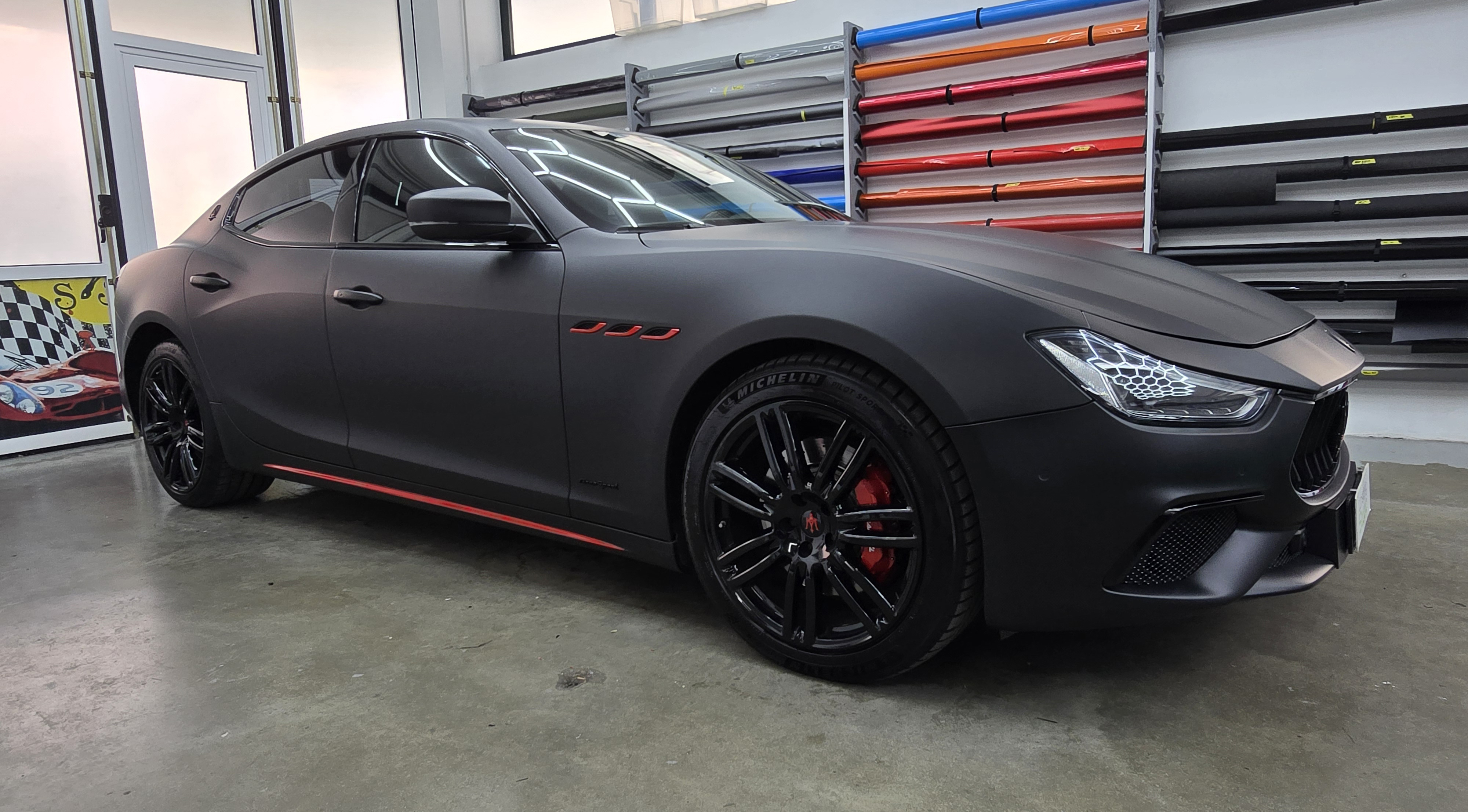 <b>Click to open image!</b> <b>Navigation tip:</b> Hover mouse on top of the right or left side of the image to see the next or previous image respectively.<br /><br />You are browsing images from the article:<br /><span class="sigProPopupCaption"></span>