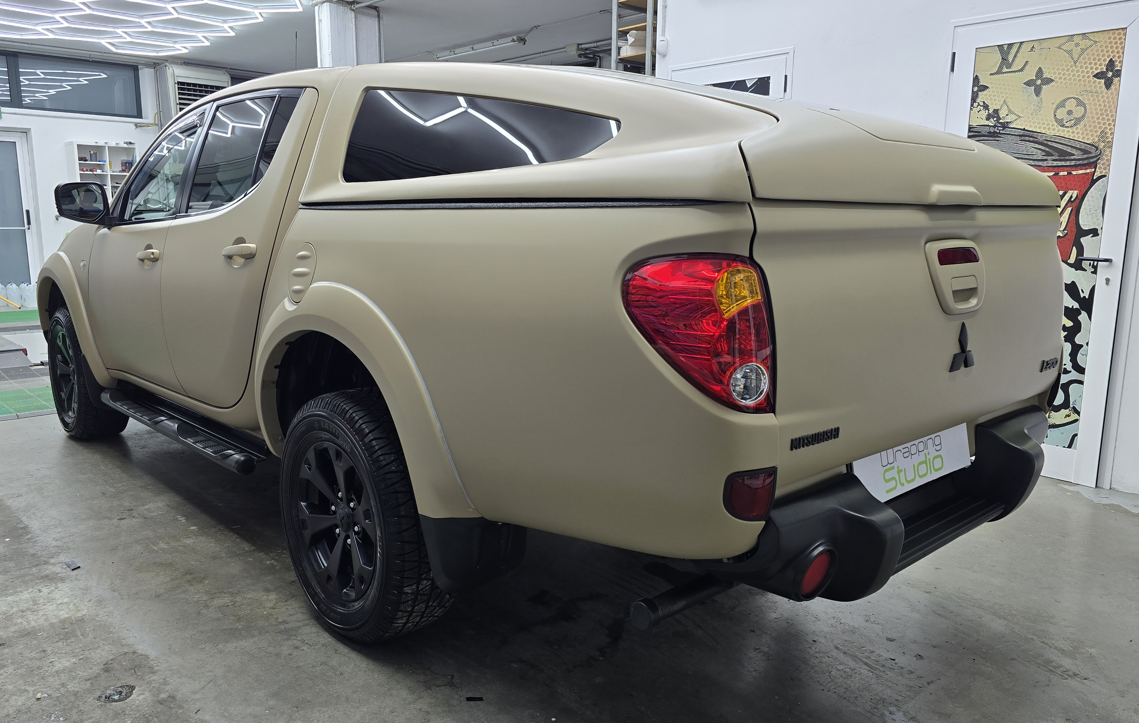 <b>Click to open image!</b> <b>Navigation tip:</b> Hover mouse on top of the right or left side of the image to see the next or previous image respectively.<br /><br />You are browsing images from the article:<br /><span class="sigProPopupCaption"></span>