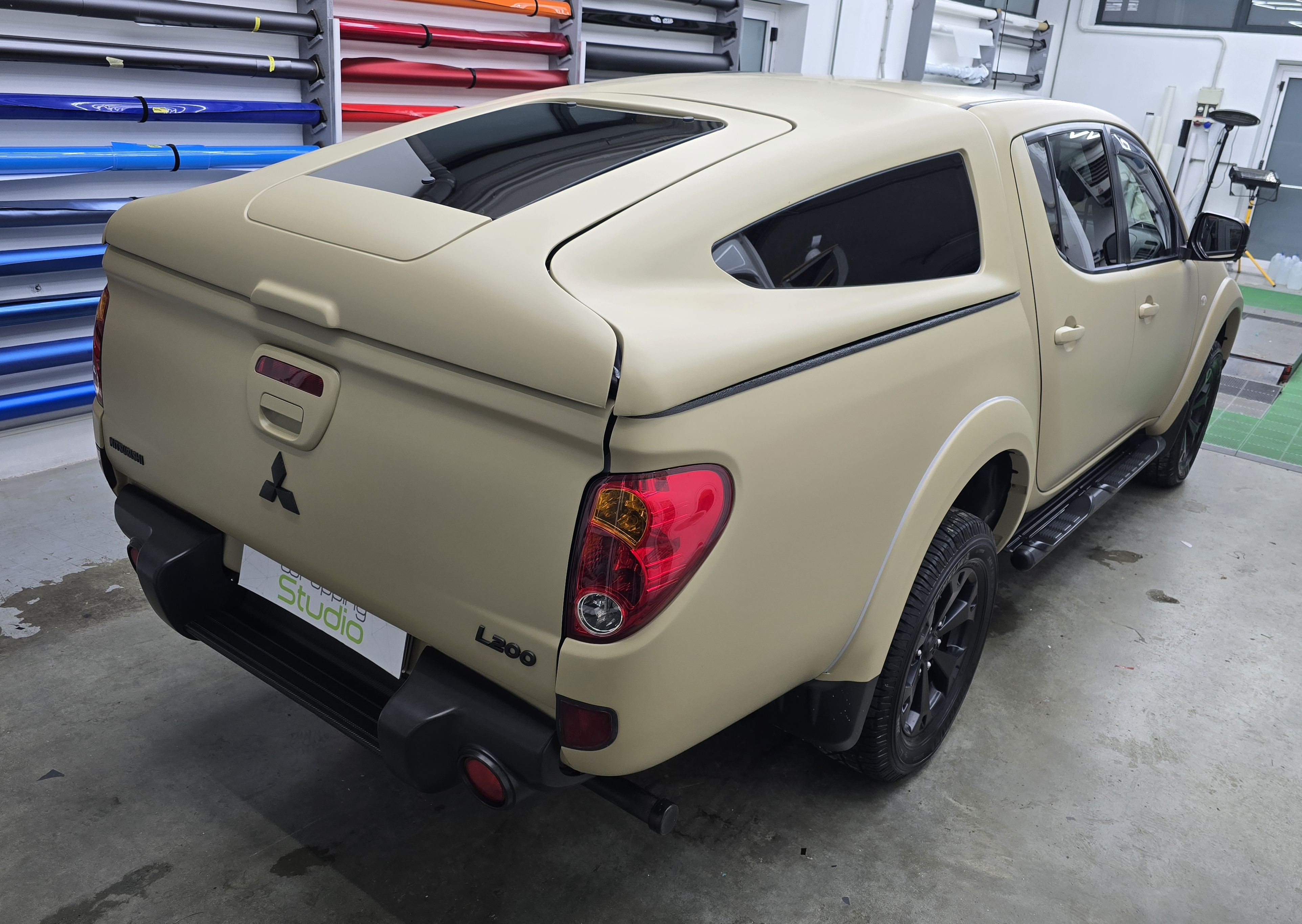 <b>Click to open image!</b> <b>Navigation tip:</b> Hover mouse on top of the right or left side of the image to see the next or previous image respectively.<br /><br />You are browsing images from the article:<br /><span class="sigProPopupCaption"></span>