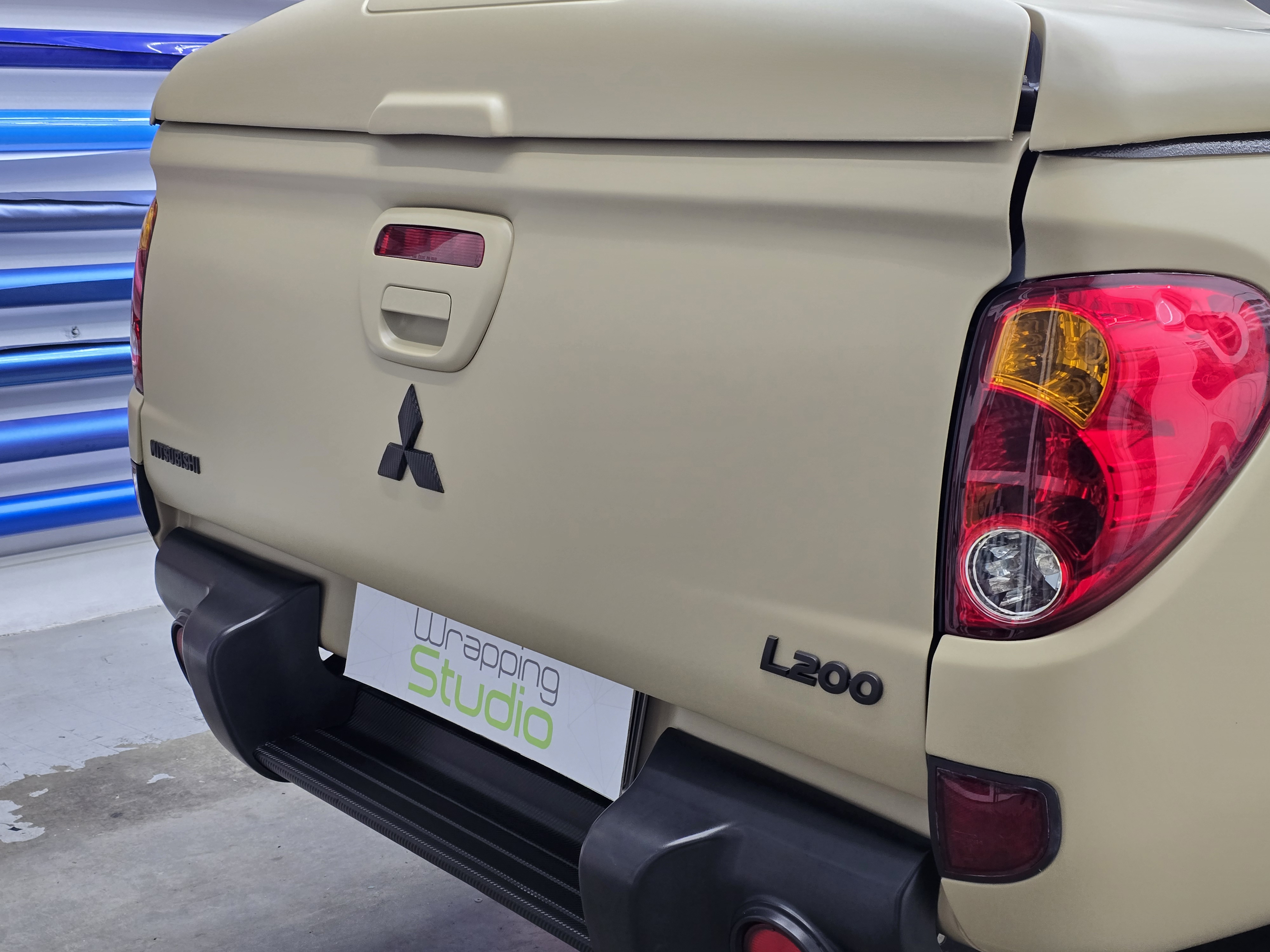 <b>Click to open image!</b> <b>Navigation tip:</b> Hover mouse on top of the right or left side of the image to see the next or previous image respectively.<br /><br />You are browsing images from the article:<br /><span class="sigProPopupCaption"></span>