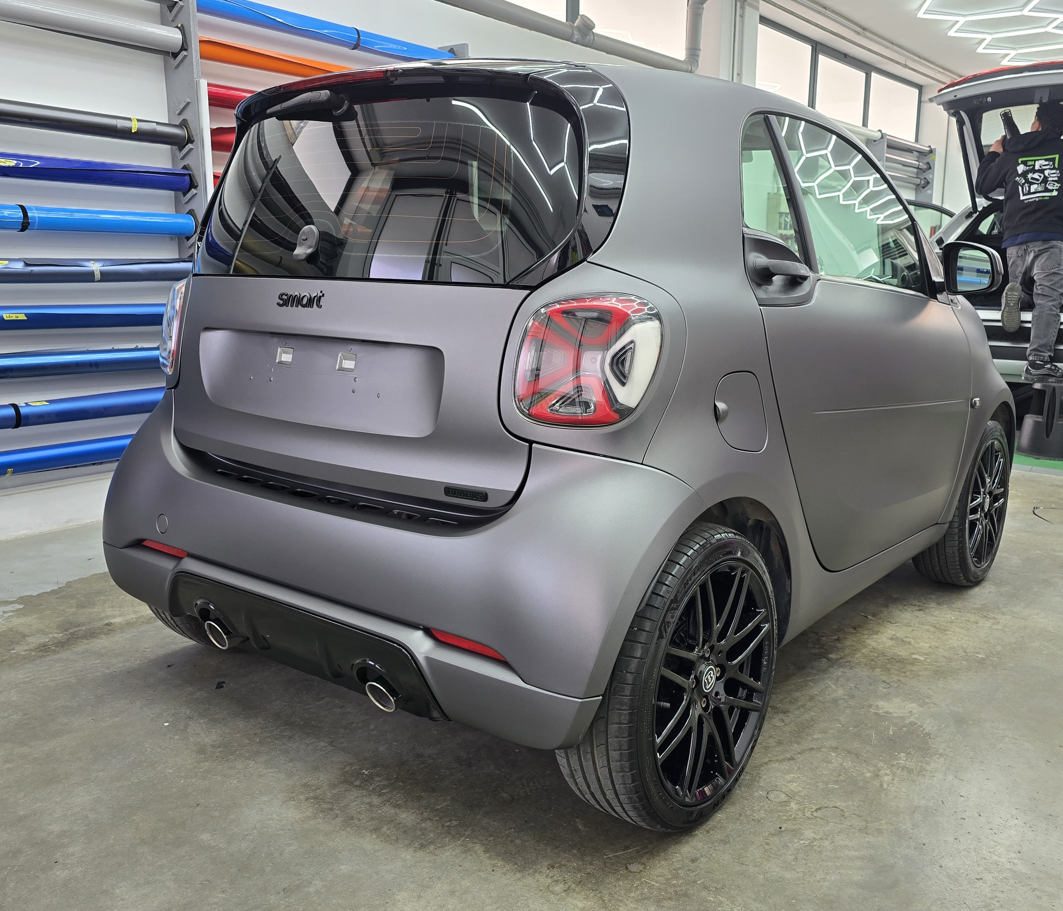 <b>Click to open image!</b> <b>Navigation tip:</b> Hover mouse on top of the right or left side of the image to see the next or previous image respectively.<br /><br />You are browsing images from the article:<br /><span class="sigProPopupCaption"></span>